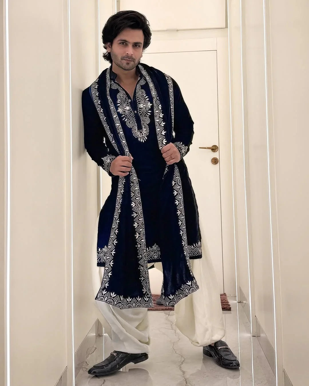 Black Kurta Cream Pyjama & Dupatta Embroidery