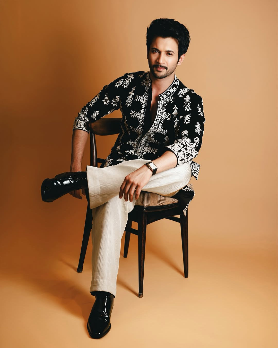Black Velvat Kurta pyjama With Embroidery