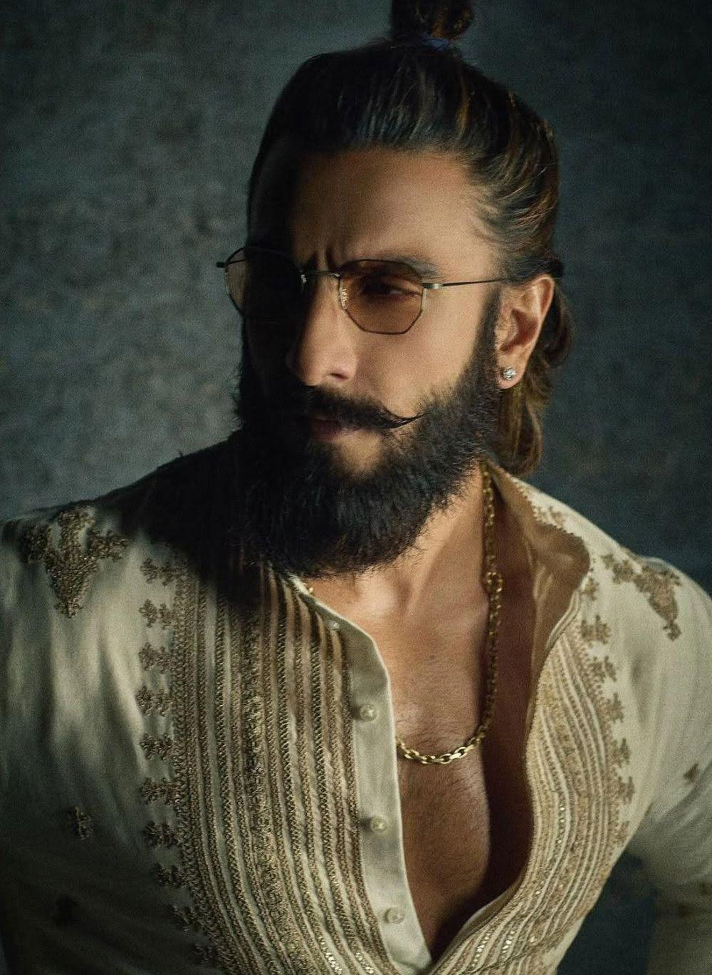The Royal Cream Kurta Set Embroidery [R-Edition]